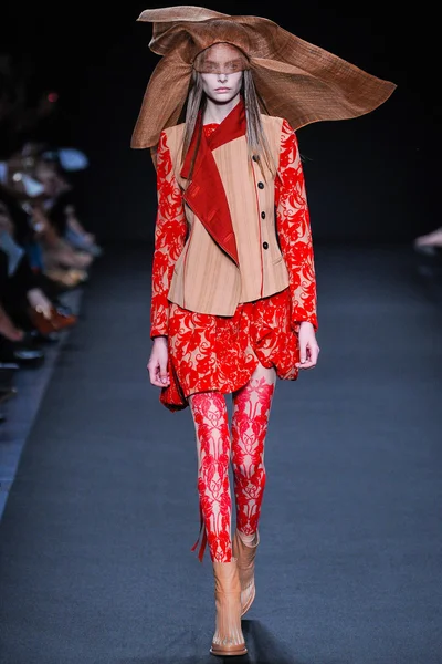 Look 17
